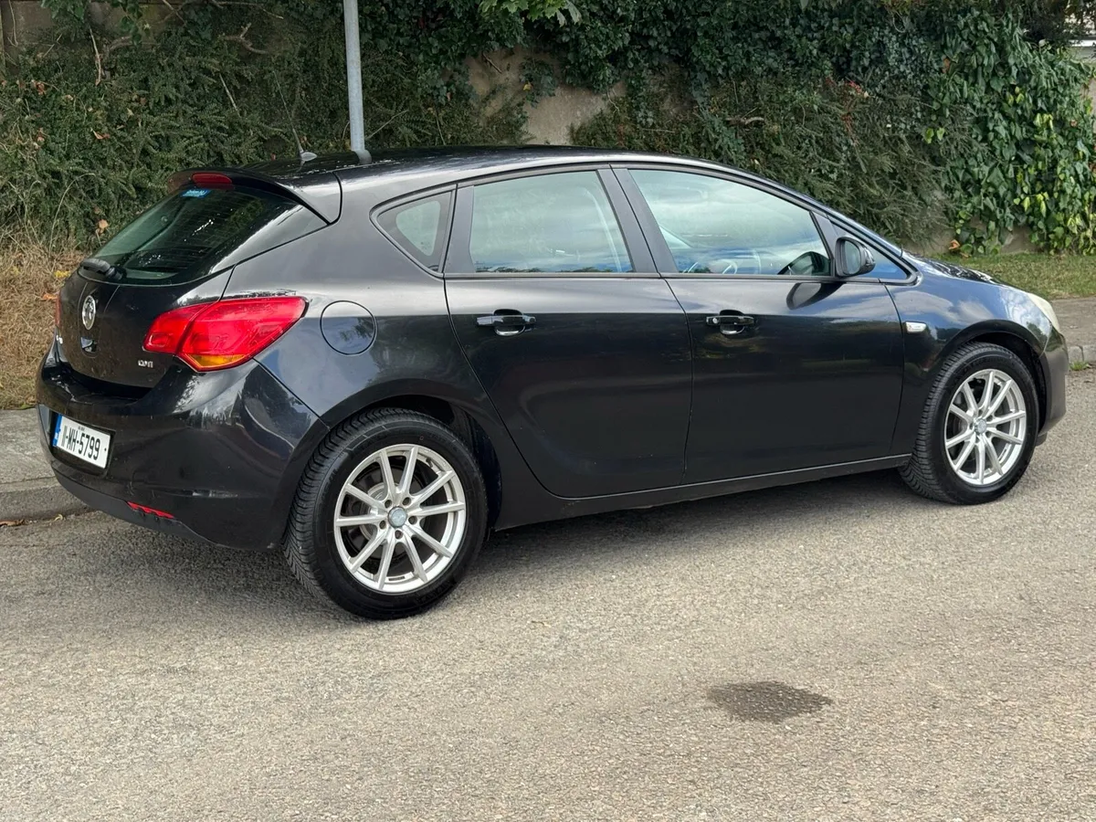 2011 Vauxhall Astra 1.7 Diesel NCT 03-2027 - Image 3