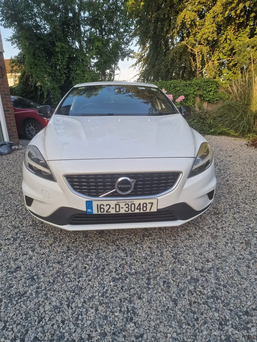 162 VOLVO V40 * R DESIGN*NEW NCT* - Image 2