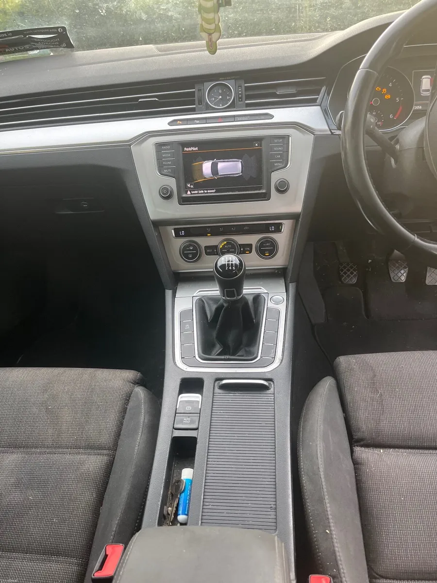 Volkswagen Passat 2016 - Image 4
