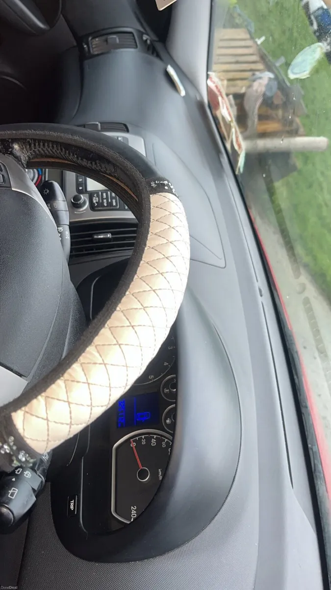 Car - Image 6