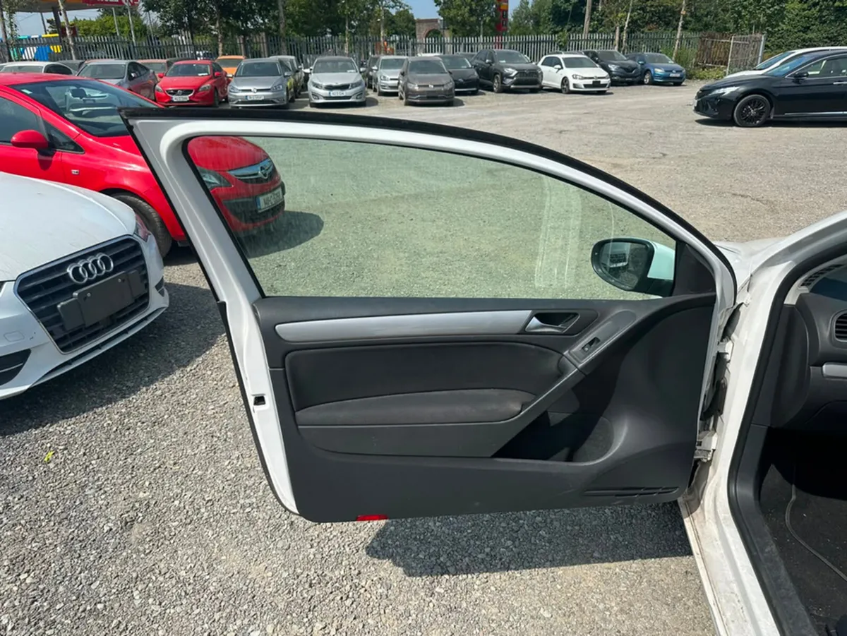 Volkswagen Golf TRENDLINE 1.2 TSI MANUAL 6SPEED FW - Image 4