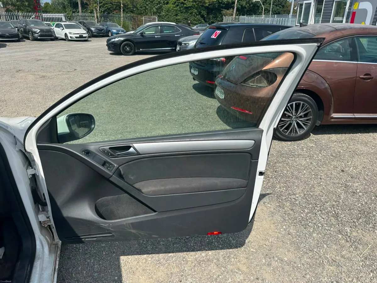 Volkswagen Golf TRENDLINE 1.2 TSI MANUAL 6SPEED FW - Image 5