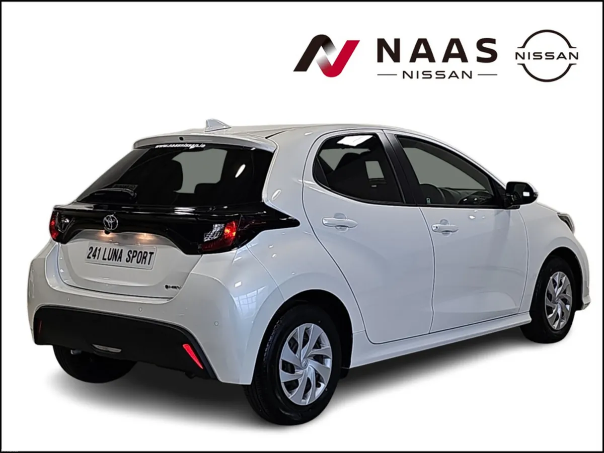 Toyota Yaris HYBRID 1.5  LUNA SPORT - Image 4