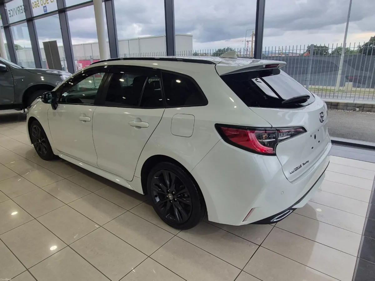 Toyota Corolla 1.8 Touring Low KM - Image 3
