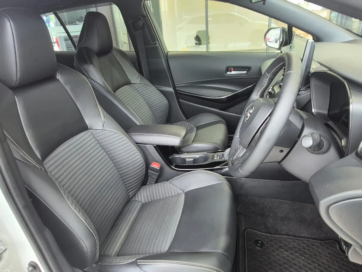 Toyota Corolla 1.8 Touring Low KM - Image 5