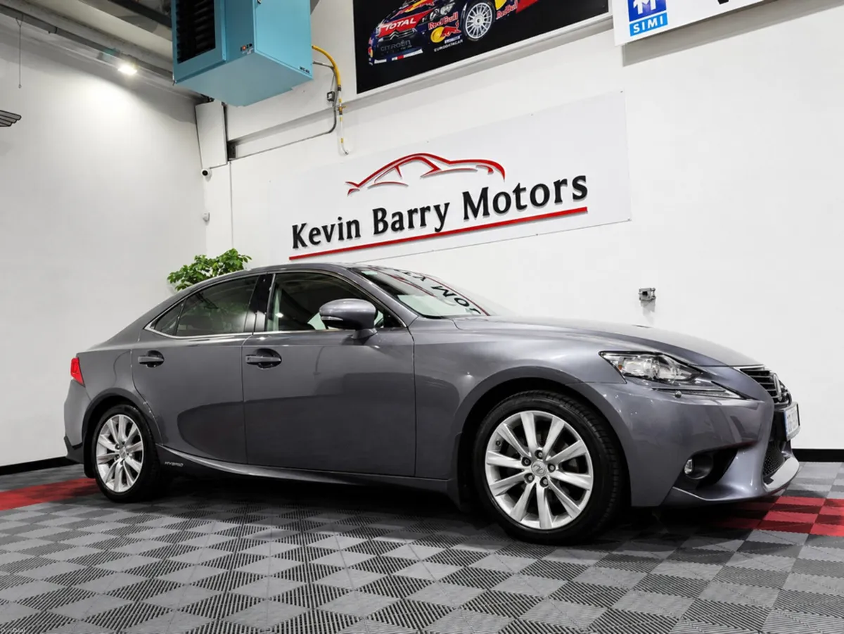 Lexus IS 2.5 HYBRID EXECUTIVE EDITION AUTOMATIC ** - Image 2