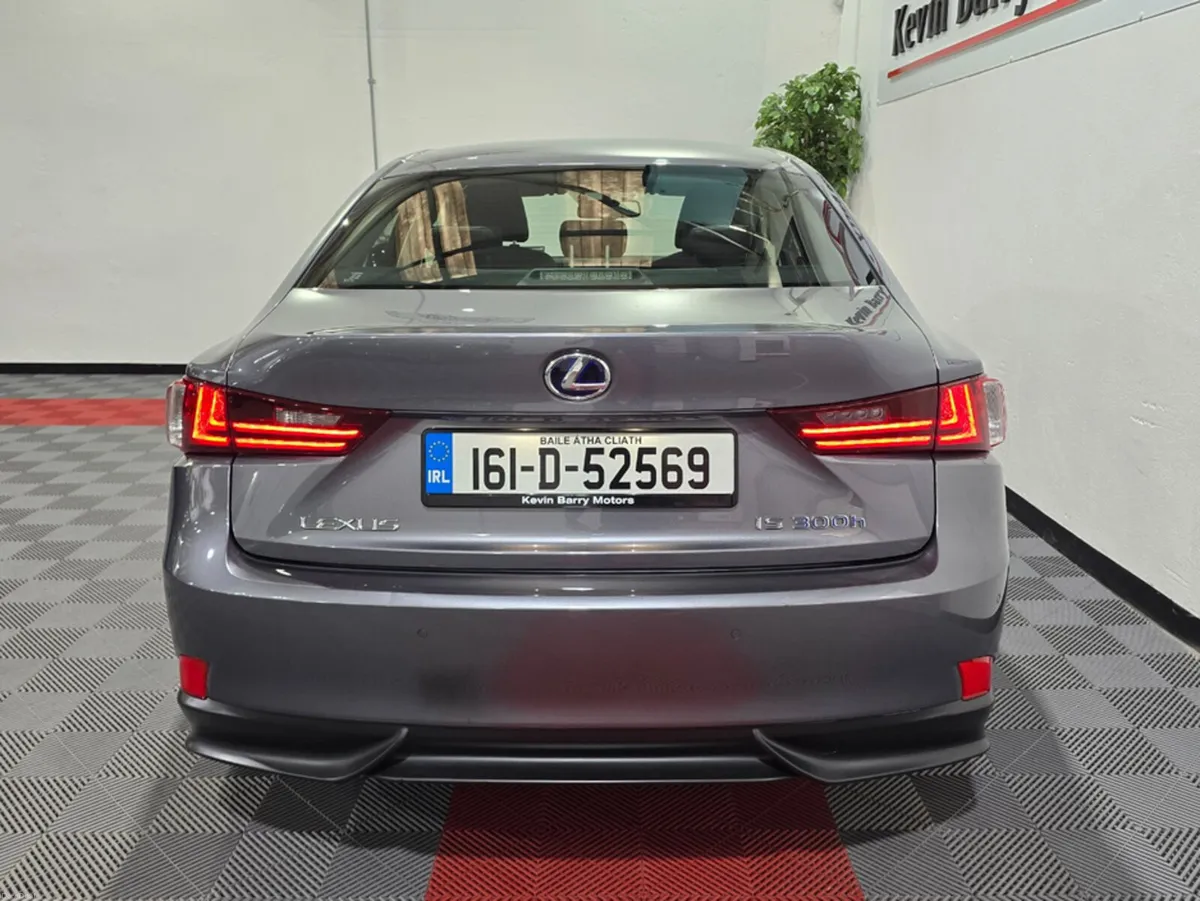 Lexus IS 2.5 HYBRID EXECUTIVE EDITION AUTOMATIC ** - Image 4