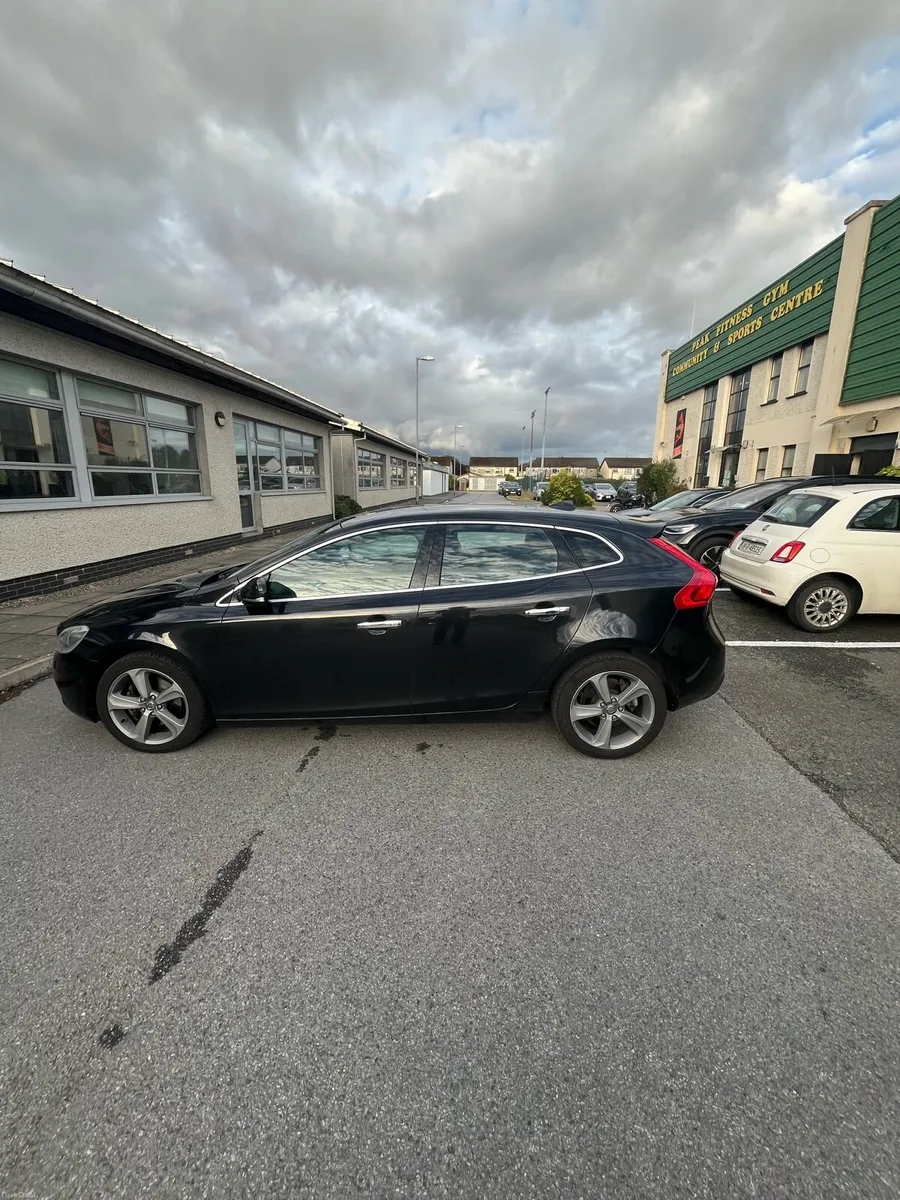 2013 Volvo V40 LOW MILEAGE - Image 2