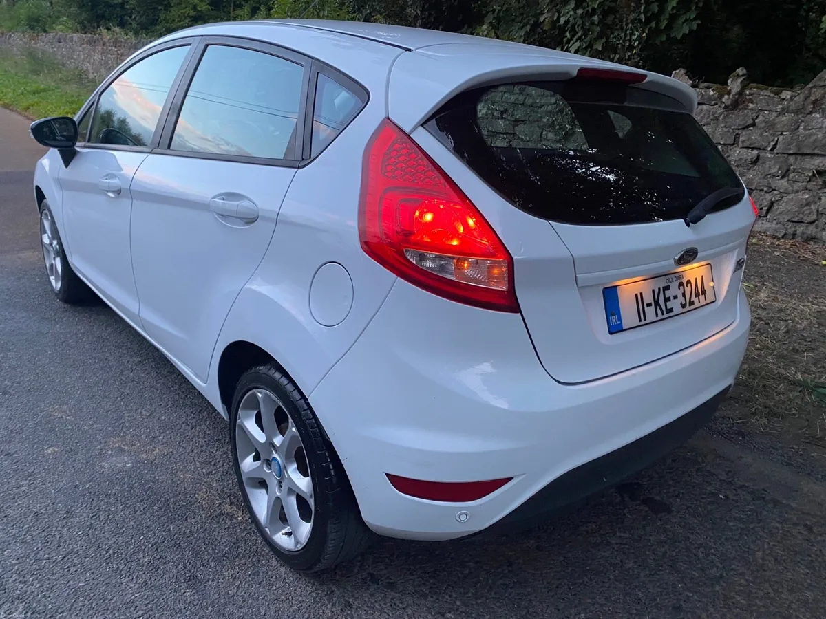 FORD FIESTA 🪅 SPORT AS NEW LOW KMS ❤️❤️ - Image 5