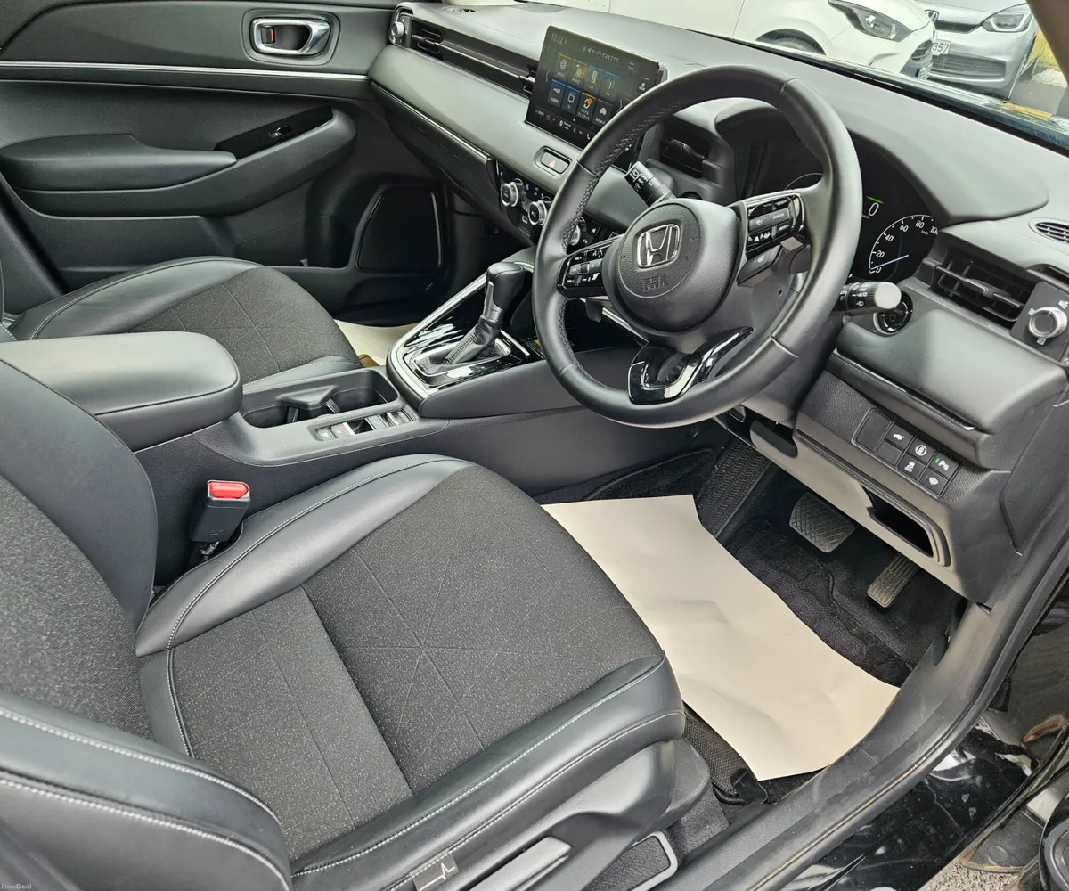 Honda Vezel 2022 Petrol Hybrid 25k miles only - Image 5