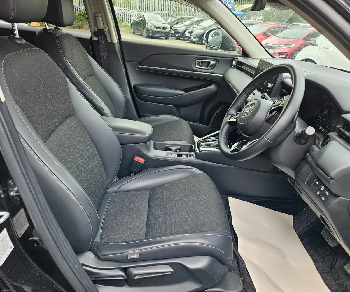 Honda Vezel 2022 Petrol Hybrid 25k miles only - Image 4