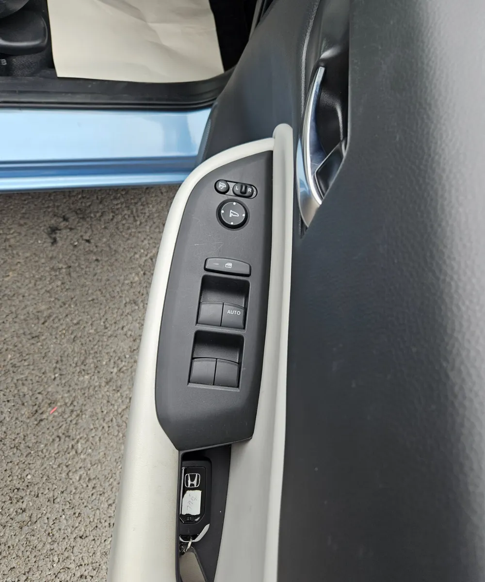 2022 Honda Fit e:HEV  Hybrid Automatic 21Kkms only - Image 4