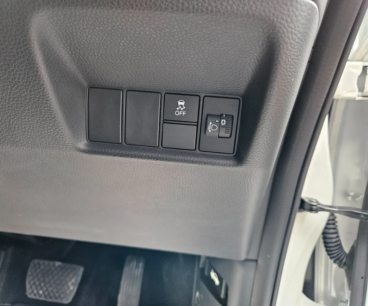 2022 Honda Fit e:HEV Basic Hybrid Automatic - Image 5