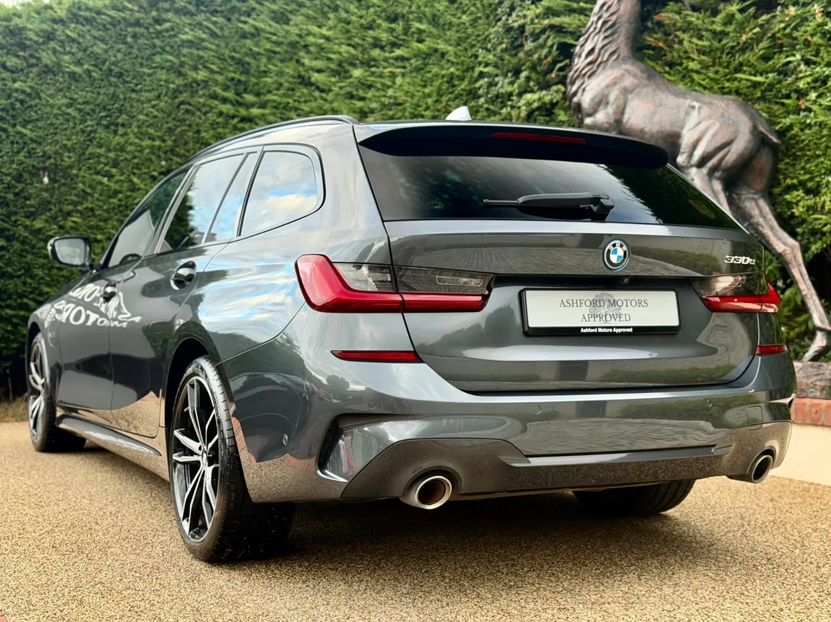 2022 BMW 330e M Sport PHEV - Image 4