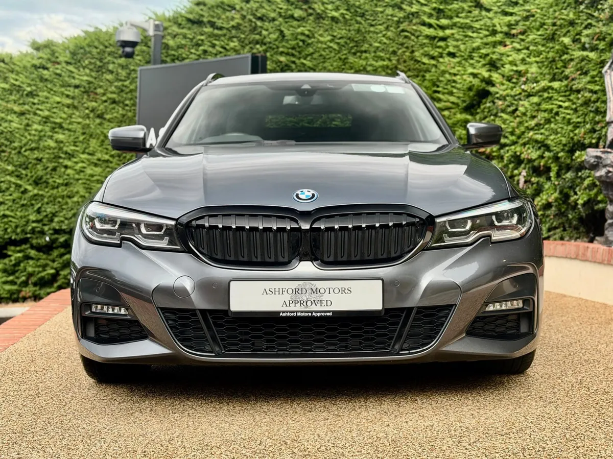 2022 BMW 330e M Sport PHEV - Image 2