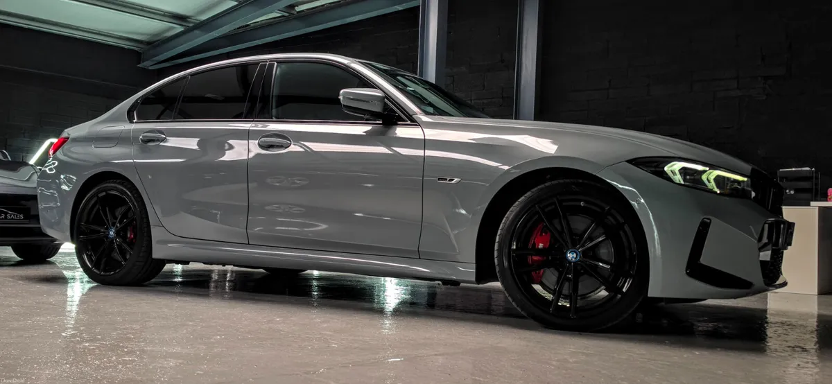 🔥 2024 BMW 330e M Sport Pro PHEV - Image 5