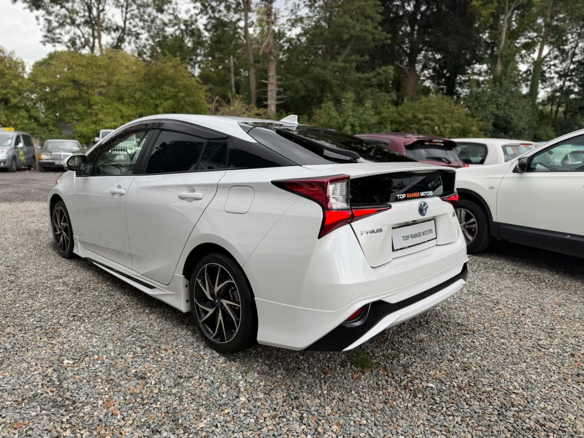 Toyota Prius 2021 S touring - Image 4