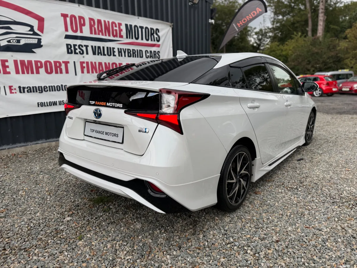 Toyota Prius 2021 S touring - Image 6