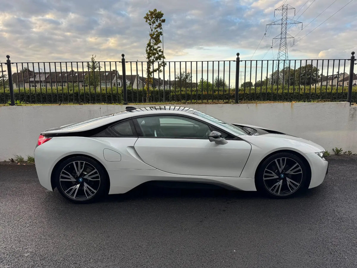 BMW i8 2017 - Image 2