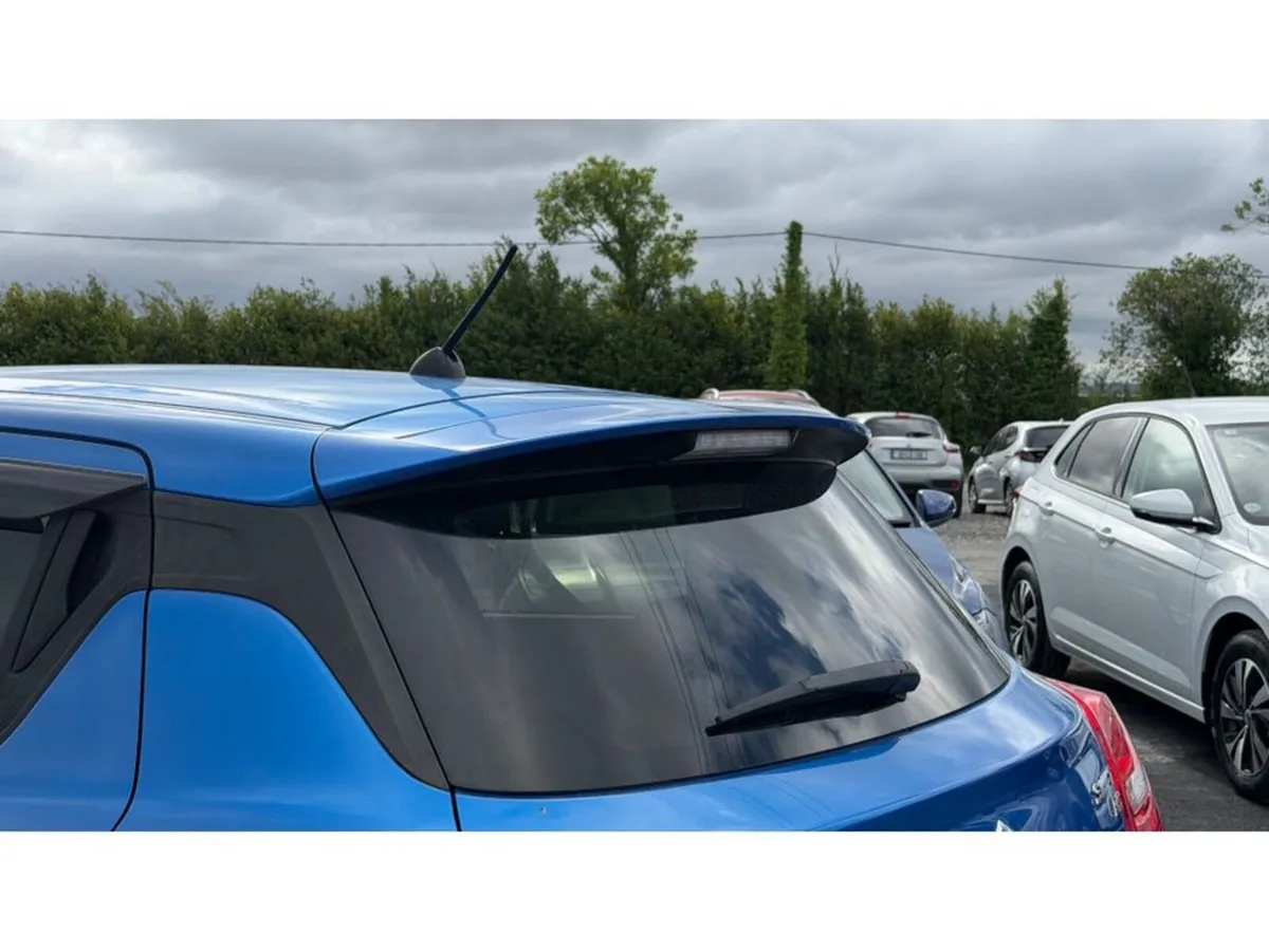 Suzuki Swift HYBRID RS - Image 2