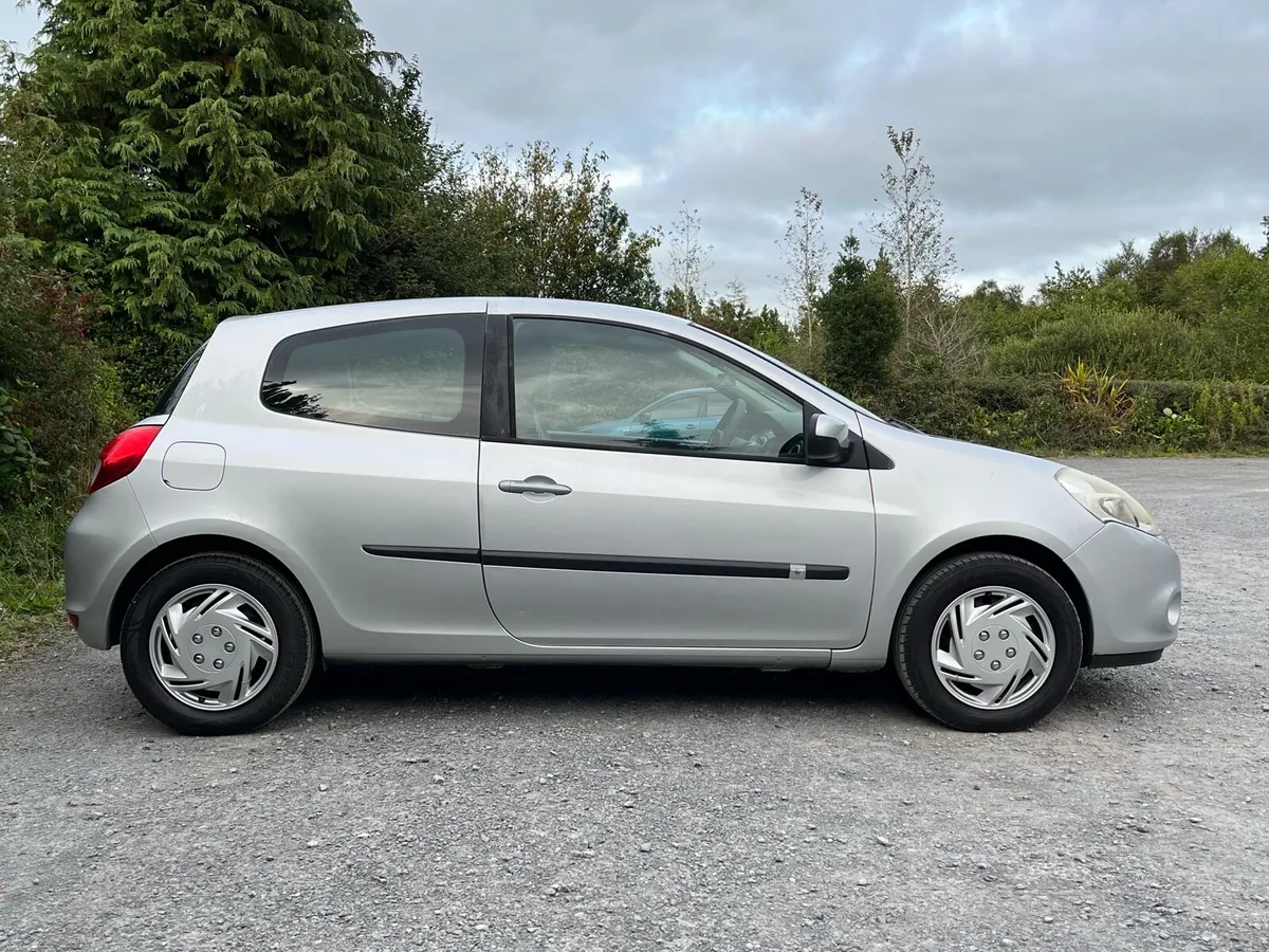 Renault Clio 2011 1.1 Petrol  Immaculate !! - Image 3