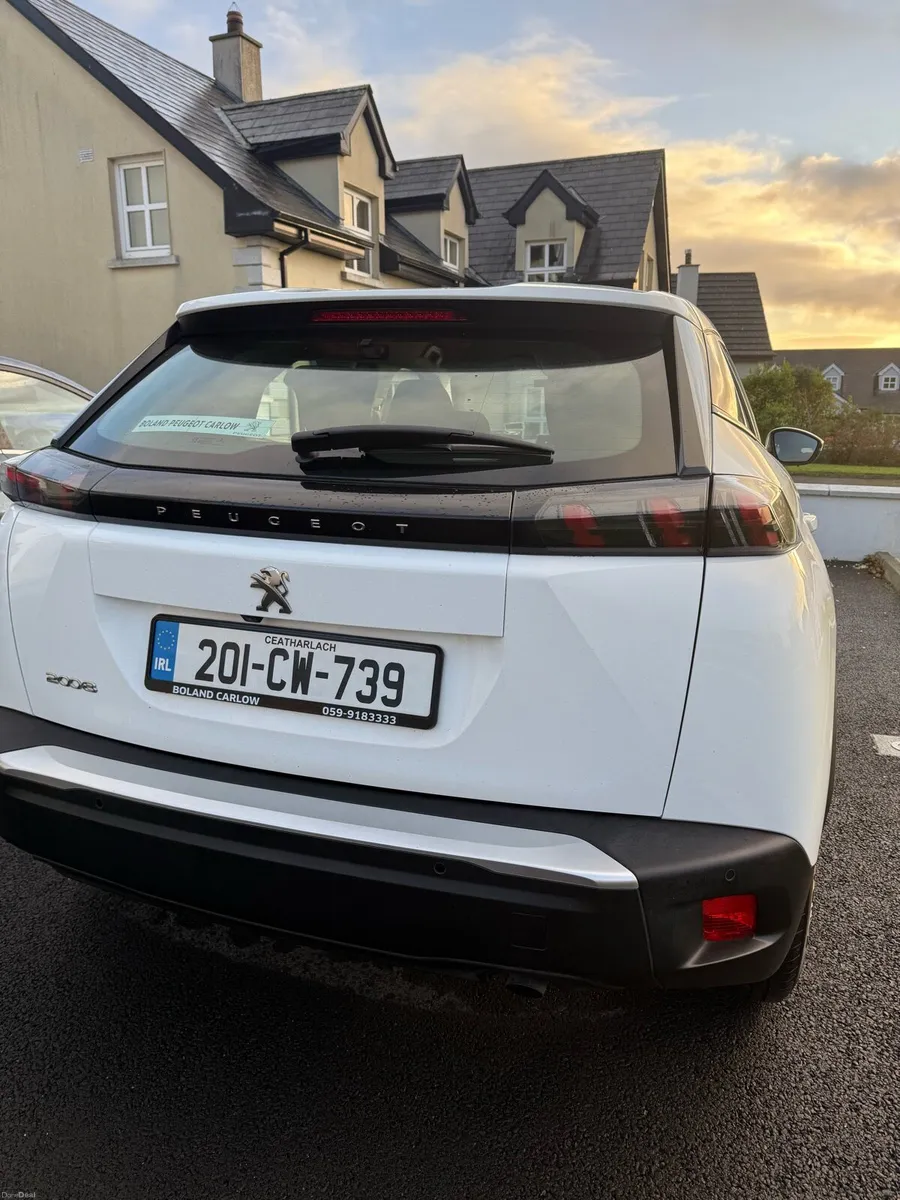 White Peugeot 2008 - Image 4