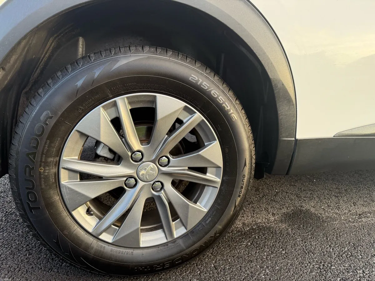 White Peugeot 2008 - Image 6