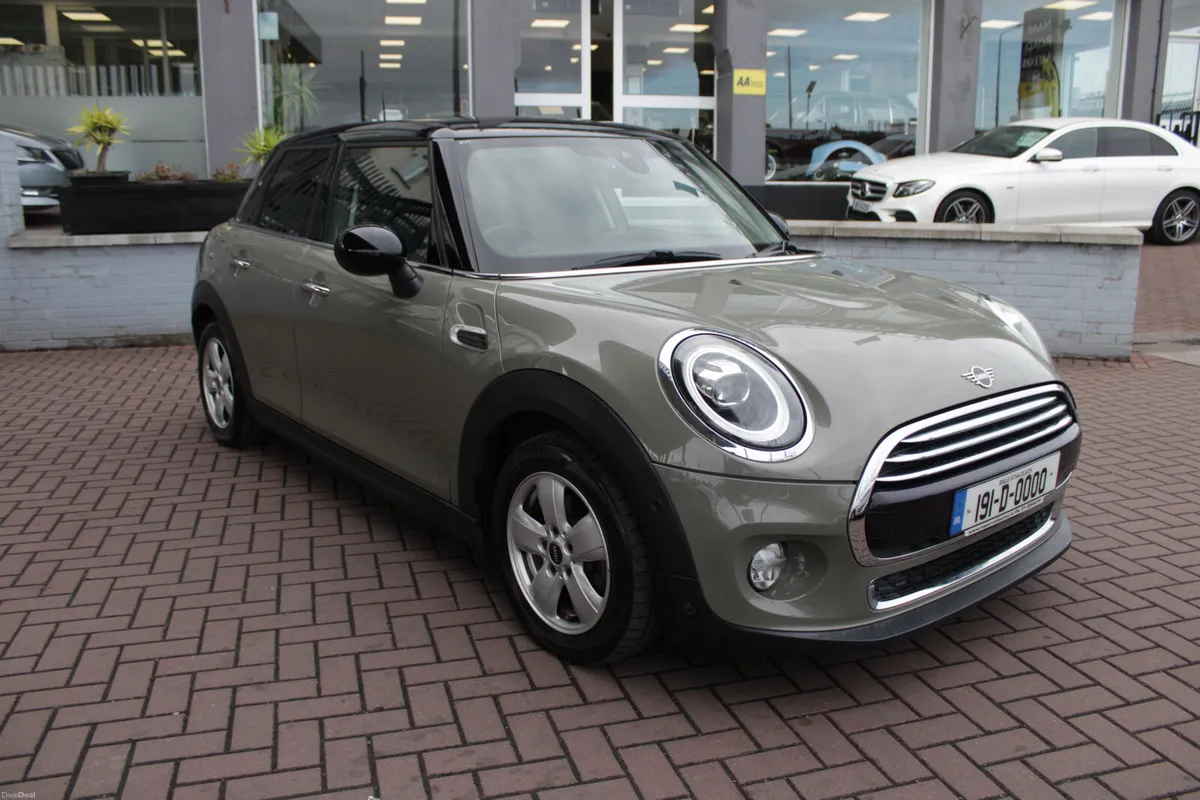 2019 MINI COOPER - Image 1