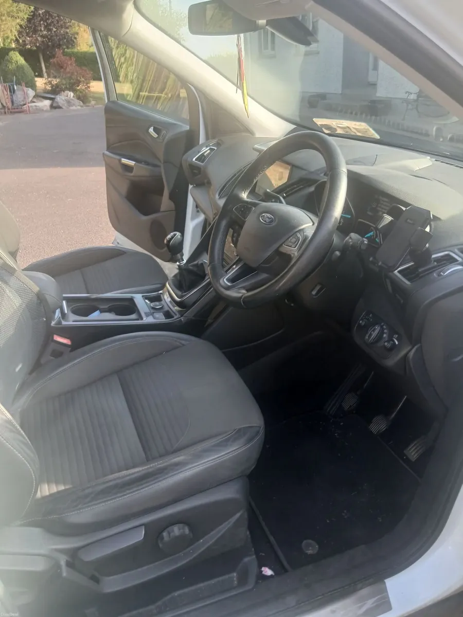 Ford Kuga 2017 - Image 2