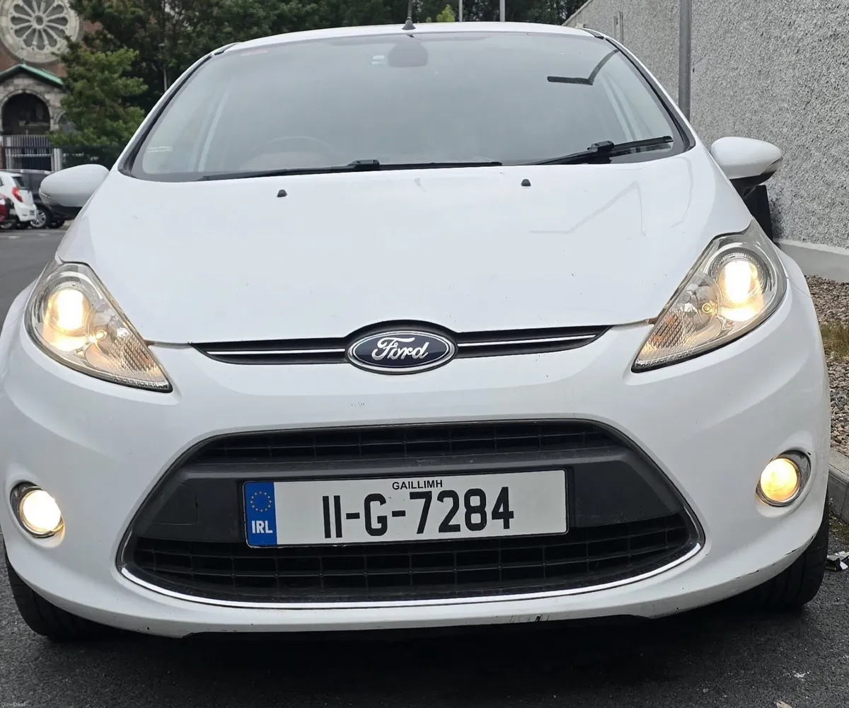 Ford Fiesta 2011 - Image 2