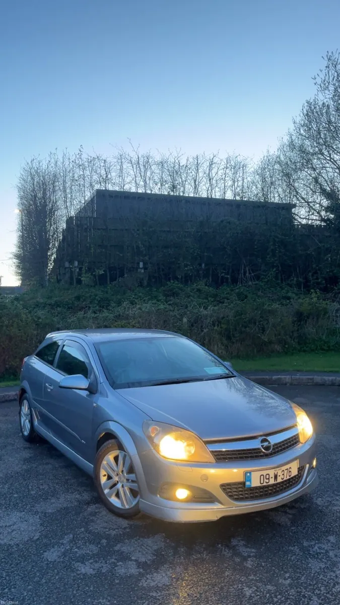 2009 Opel Astra - Image 1