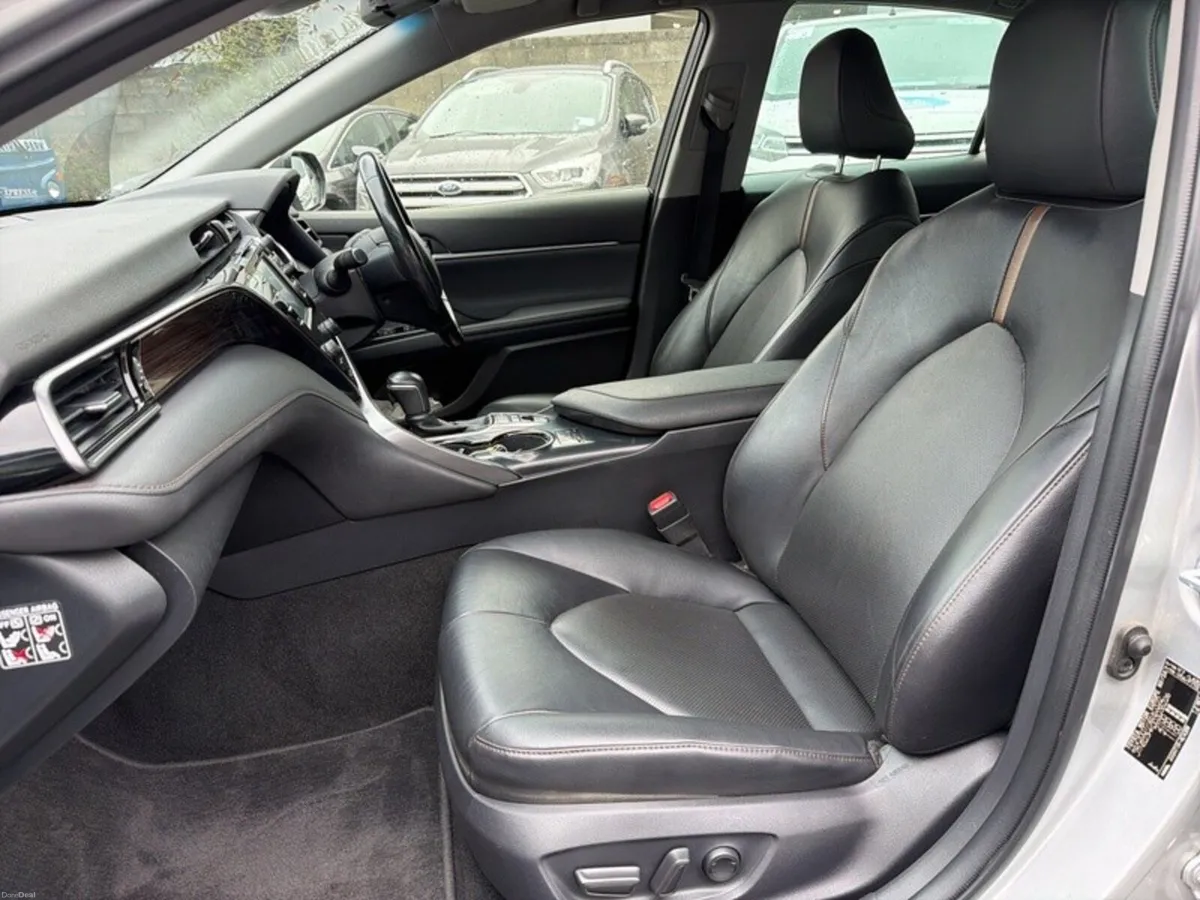 Toyota Camry HYBRID SOL // FULL LEATHER HEATED SEA - Image 6