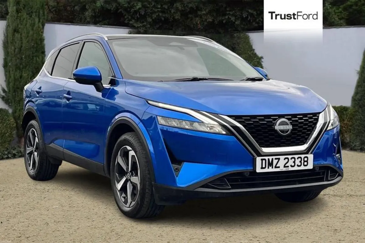 Nissan Qashqai 1.3 DiG-T MH N-Connecta [Glass Roof - Image 1
