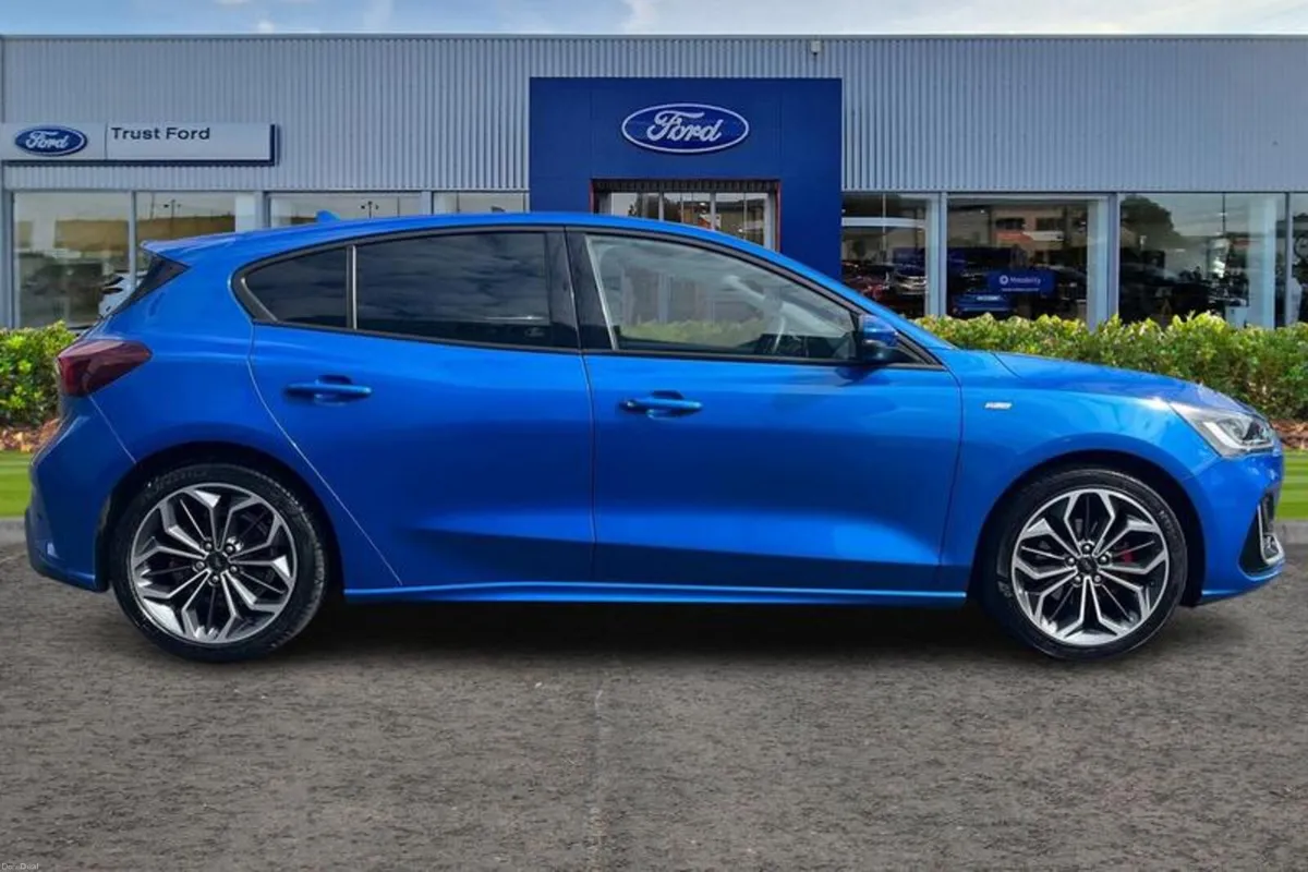 Ford Focus 1.0 EcoBoost Hybrid mHEV 155 ST-Line Vi - Image 3