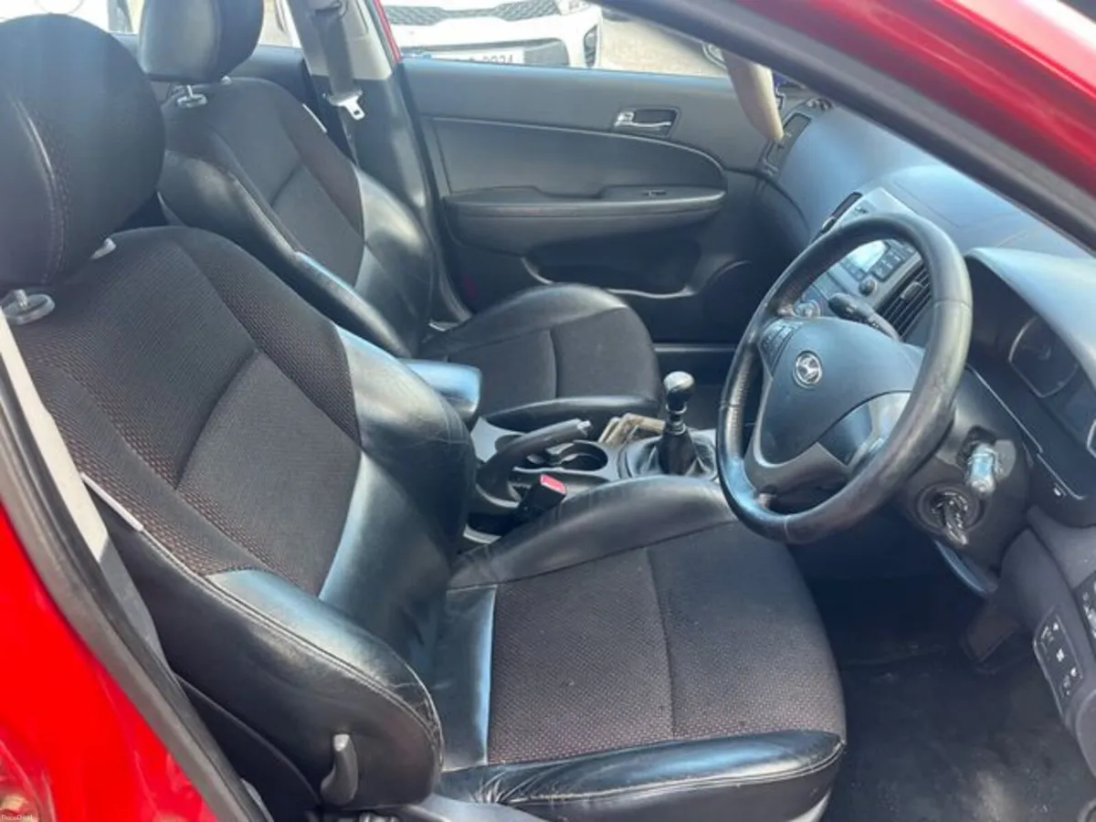 Hyundai i30 1.6 Crdi Premiumi 5DR - Image 5