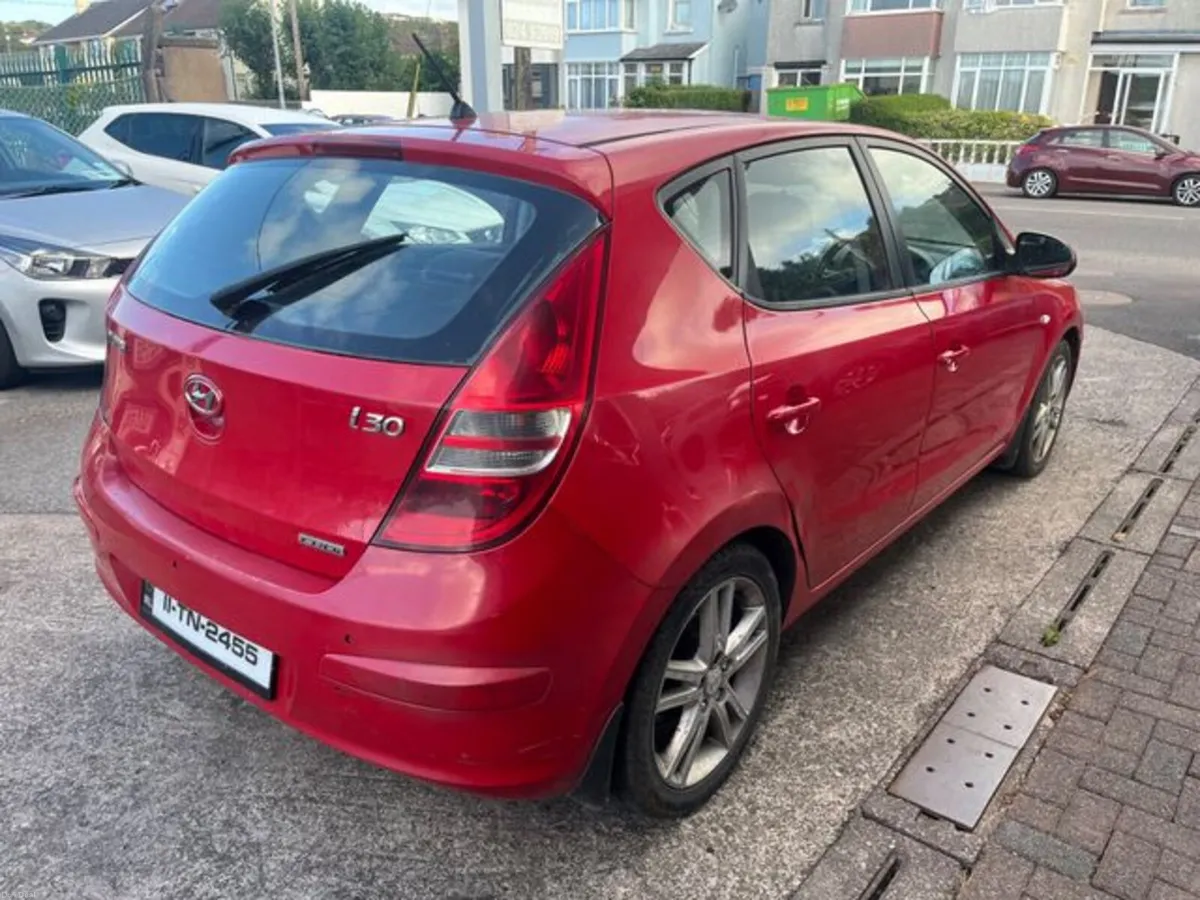 Hyundai i30 1.6 Crdi Premiumi 5DR - Image 3