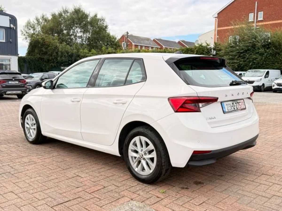 Skoda Fabia AMB 1.0mpi 65HP 5DR - Image 5