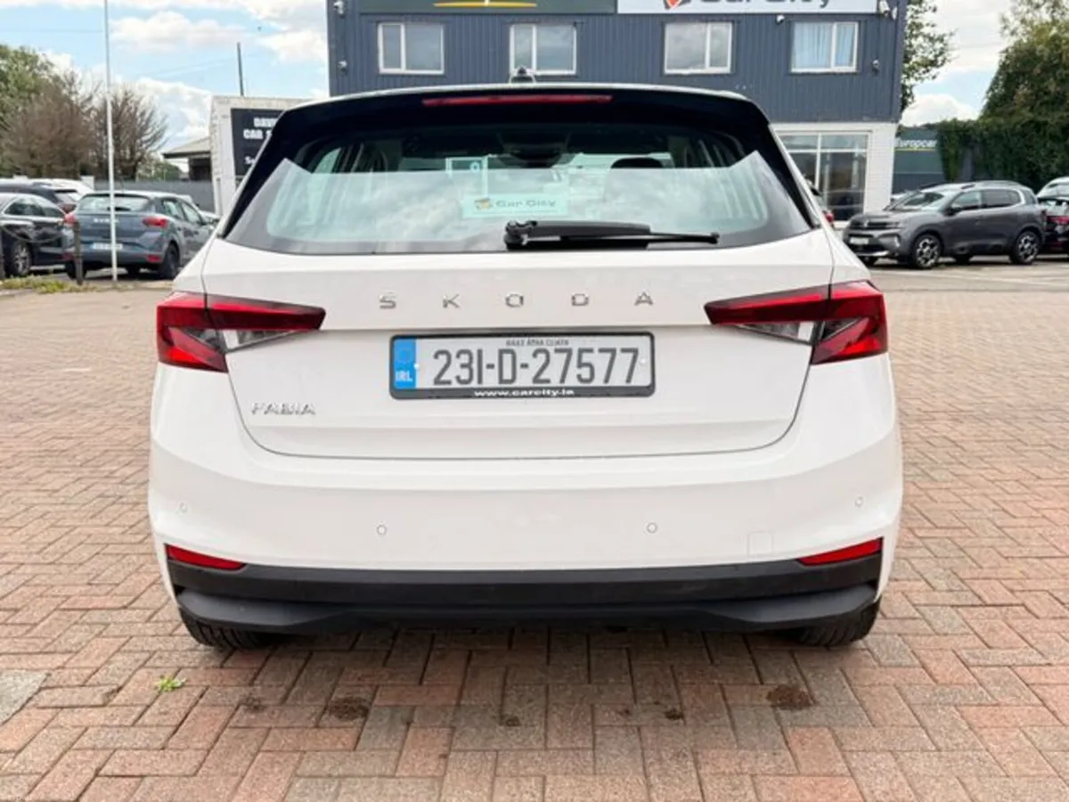 Skoda Fabia AMB 1.0mpi 65HP 5DR - Image 6