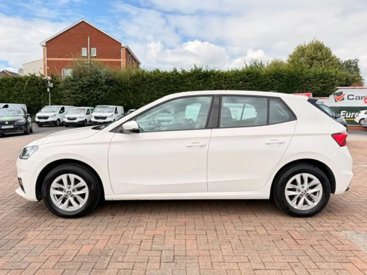 Skoda Fabia AMB 1.0mpi 65HP 5DR - Image 4