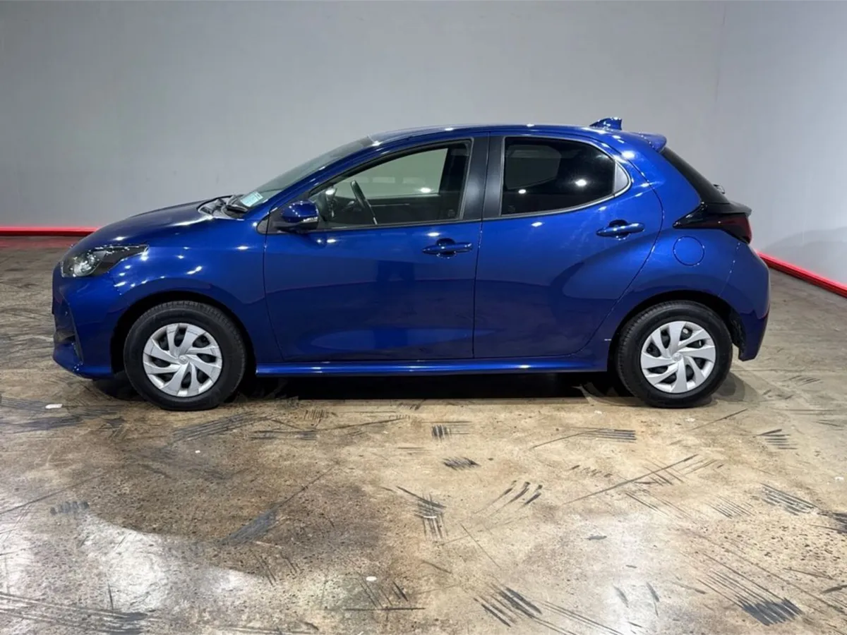 Toyota Yaris 1.5 HYBRID AUTOMATIC - PUSH BUTTON ST - Image 6