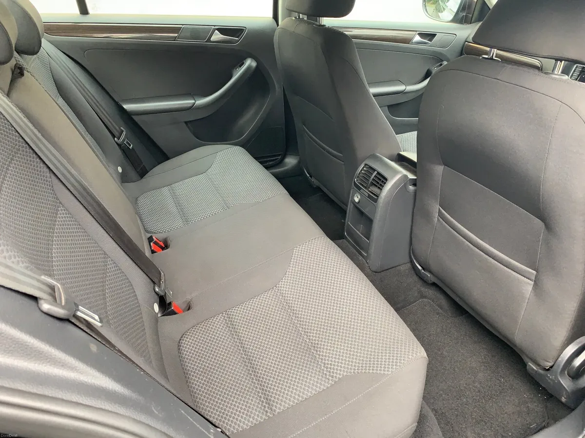 Volkswagen Jetta 2016 - Image 6