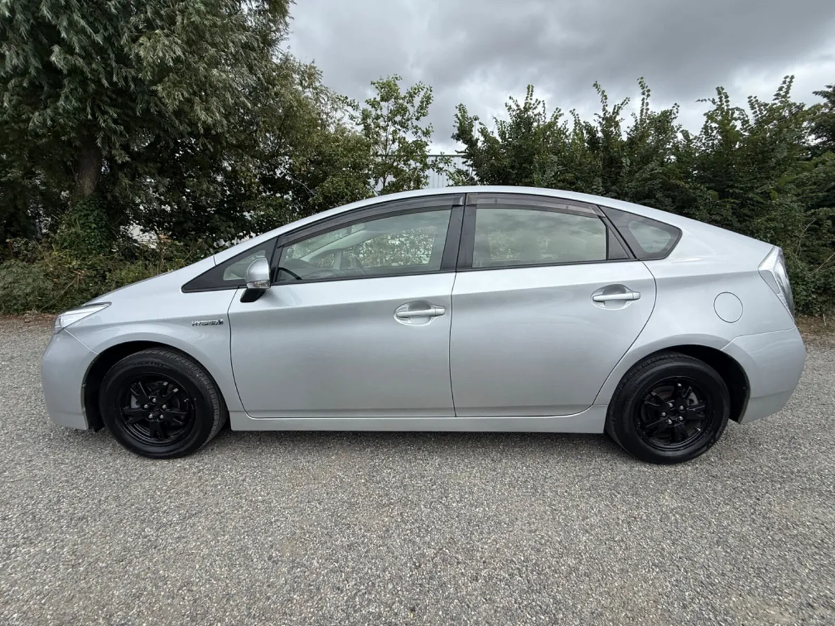 Toyota Prius - Image 4
