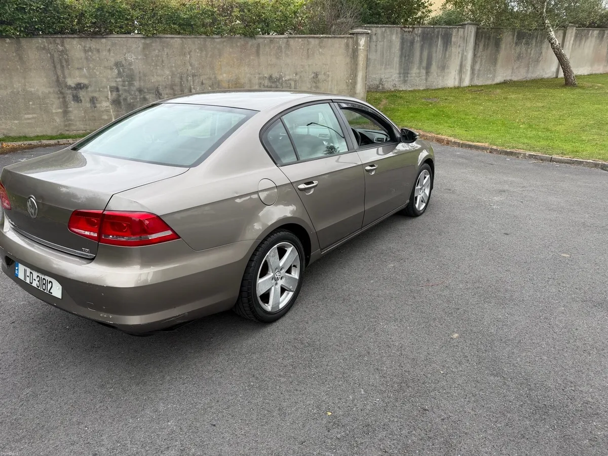 2011 Volkswagen Passat - Image 6