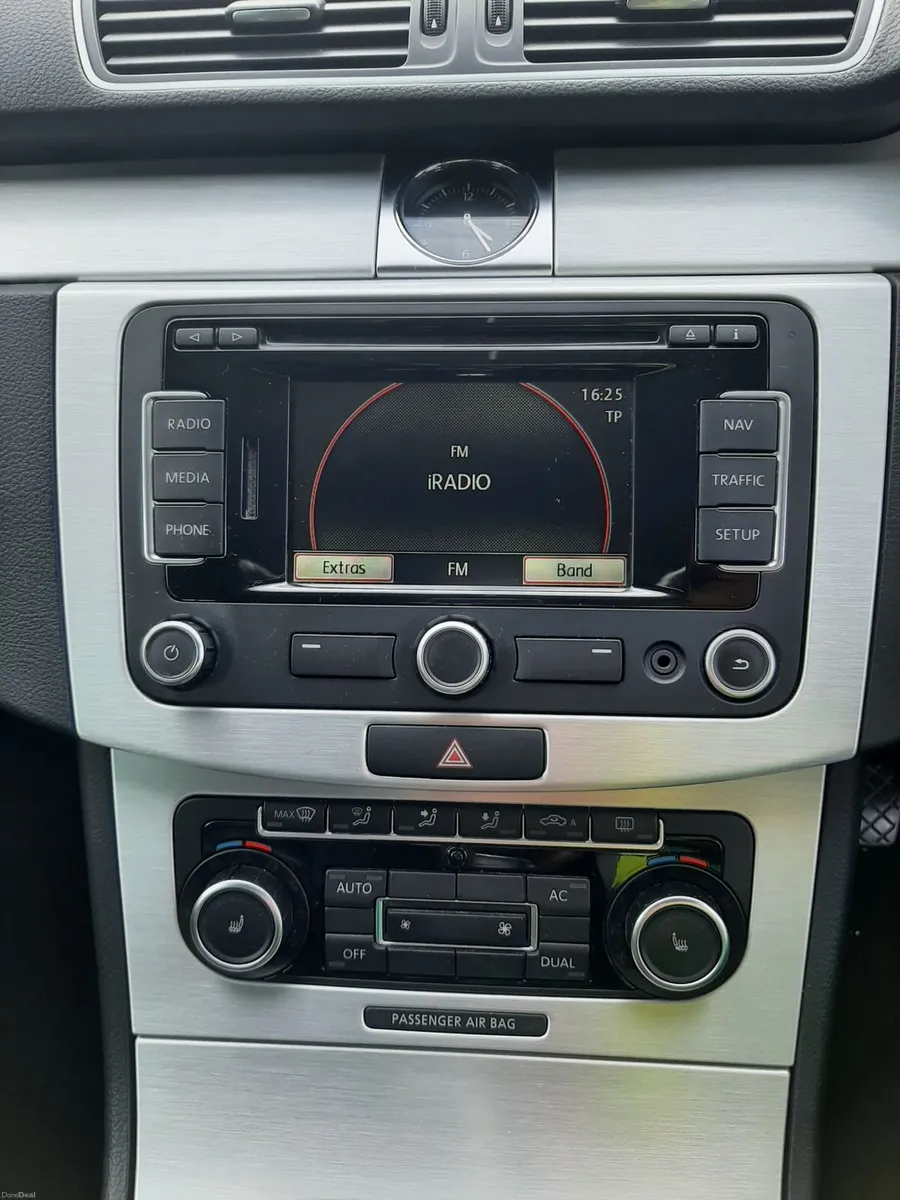 Volkswagen Passat CC 2011, 2.0 diesel manual. - Image 5