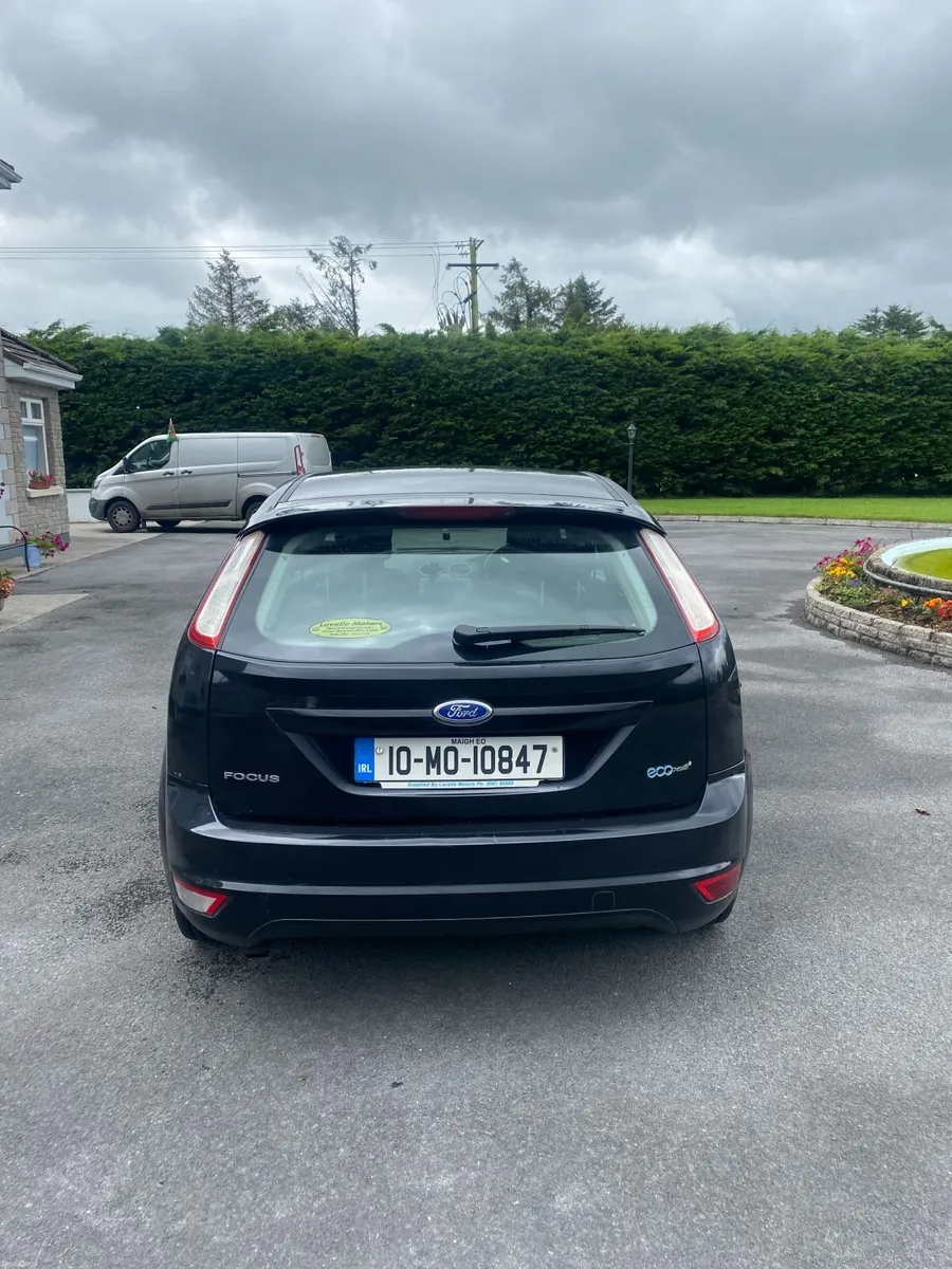 Ford Focus 2010 - Image 2