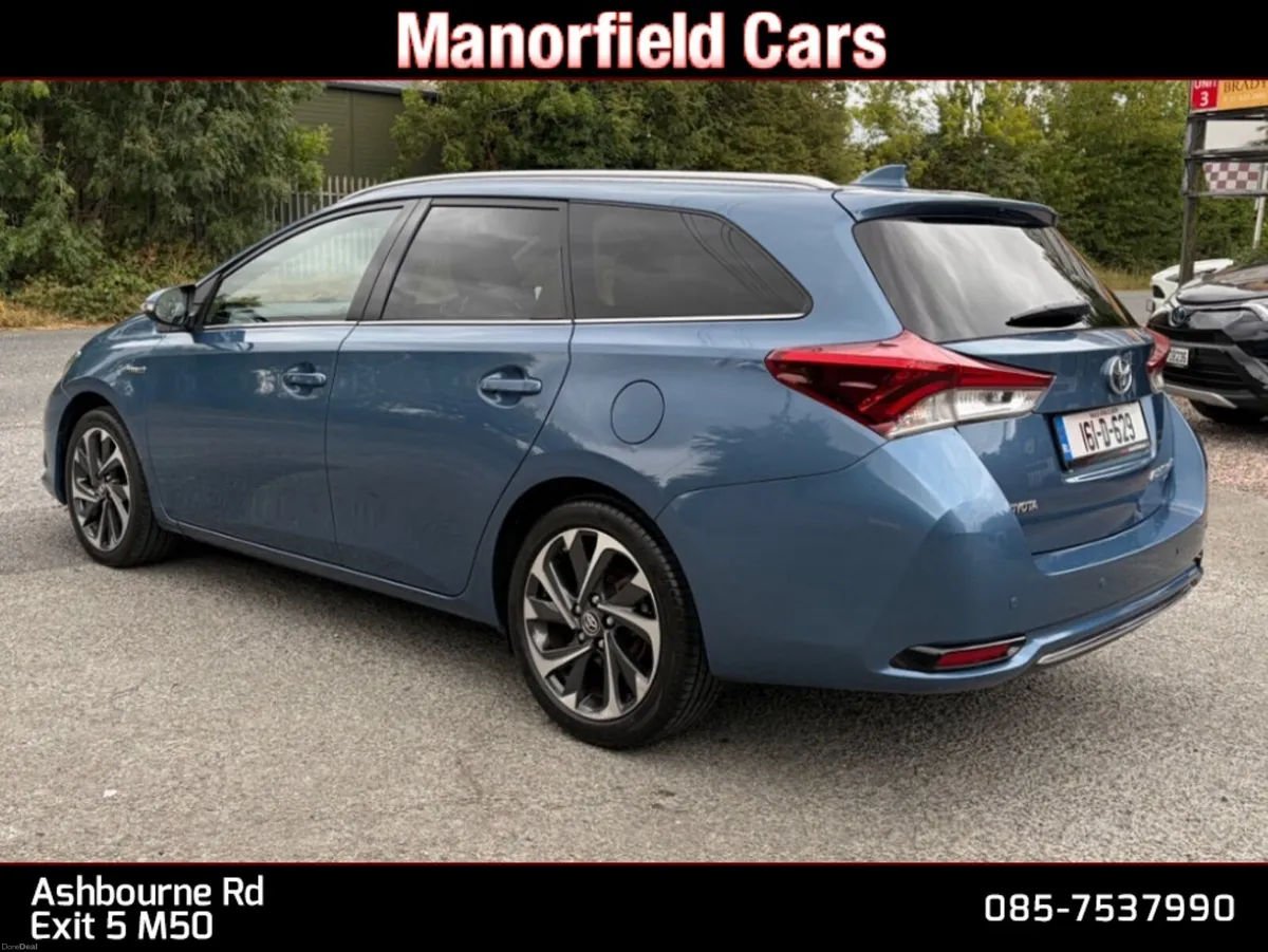2016 Toyota Auris TOURING Sol 1.8 Petrol Hybrid - Image 6