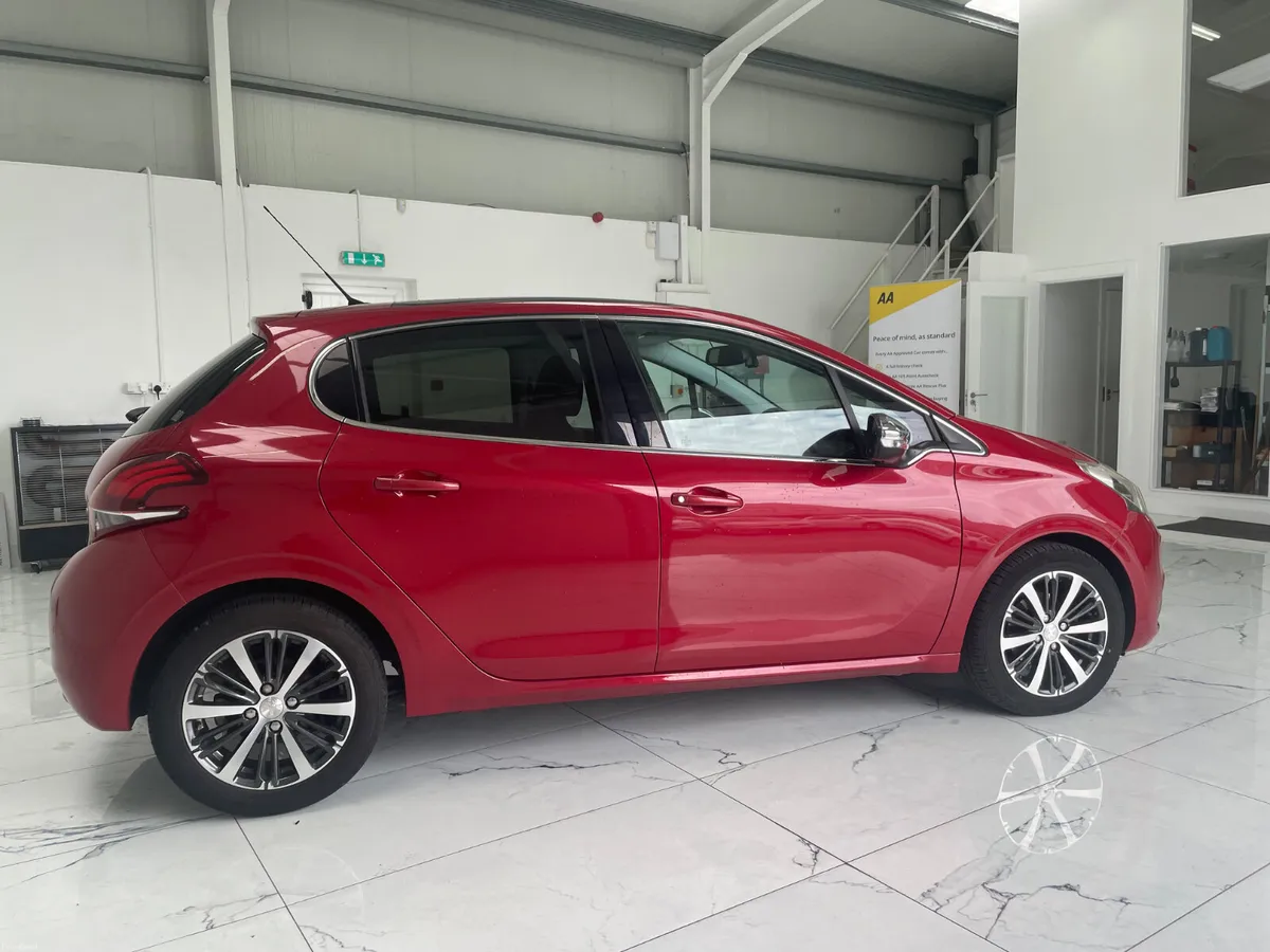 2017 Peugeot 208 - Image 3