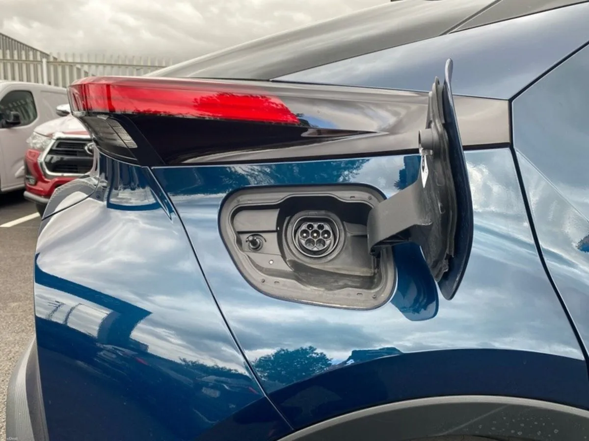 Toyota C-HR PHEV SPORT - Image 6