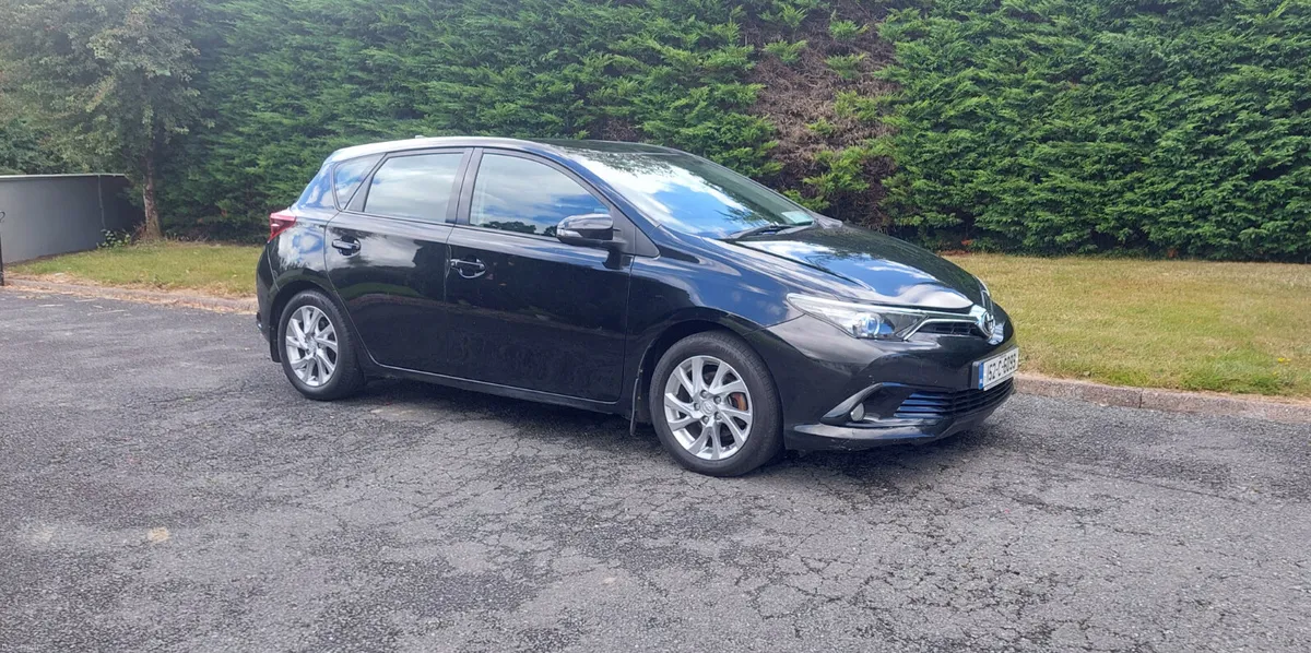 Toyota Auris 2015 - Image 1