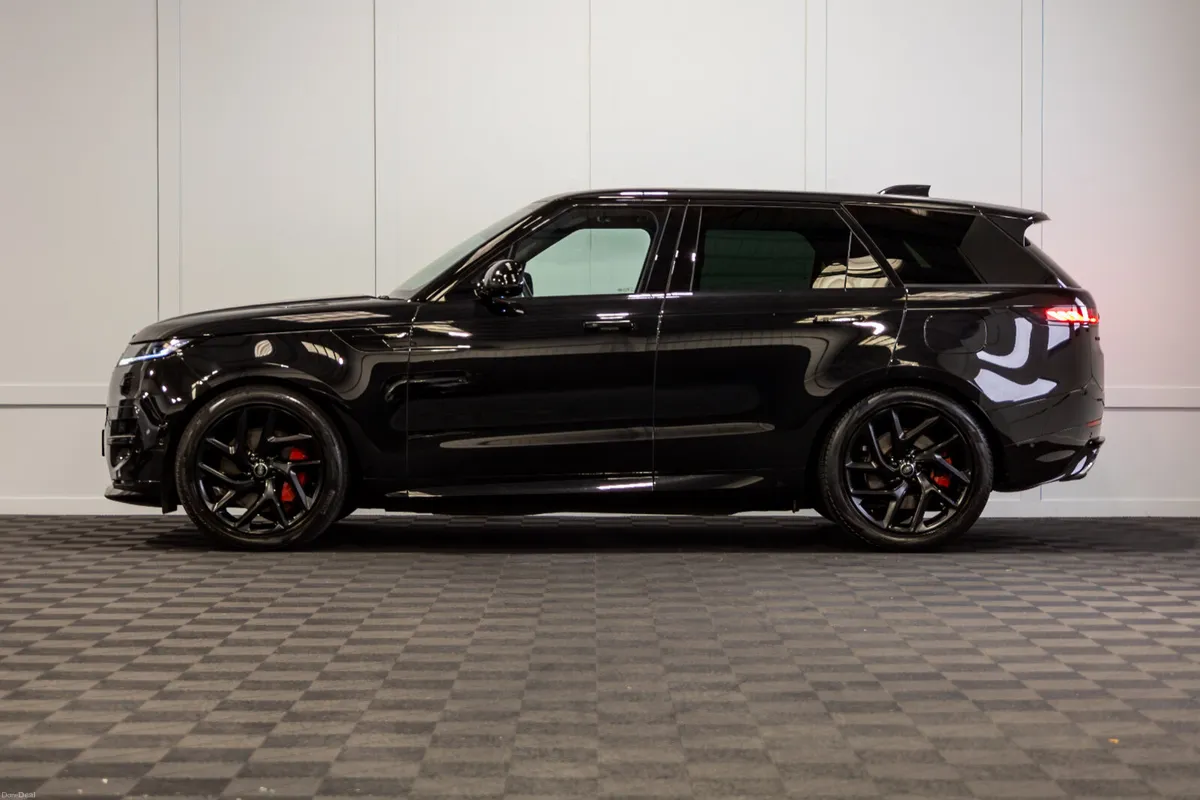 2024 Range Rover Sport P460e Dynamic SE - Image 3
